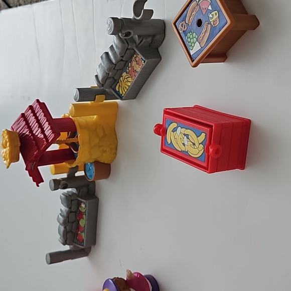 Fisher price little people farmers market set 13 pieces. - Picture 2 of 11